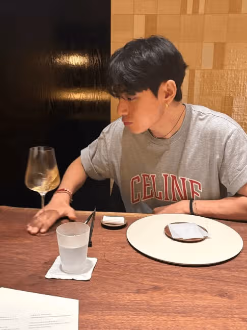 V、騒々しい日常公開