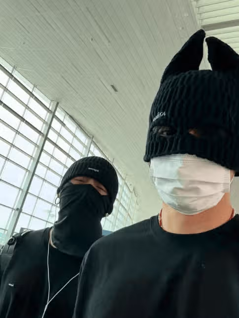 V、騒々しい日常公開