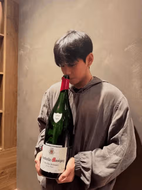 V、騒々しい日常公開