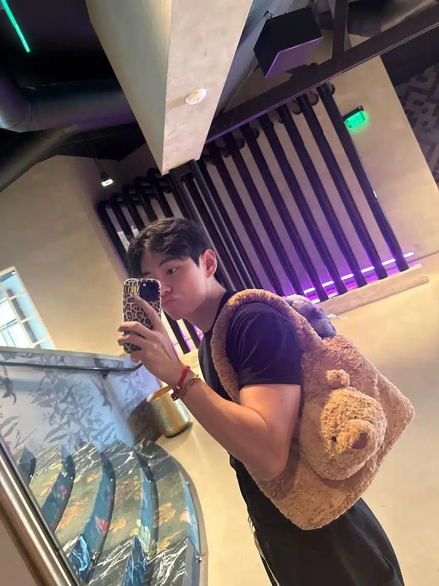 I love that cute face and those angry arms ㅠㅠㅠ