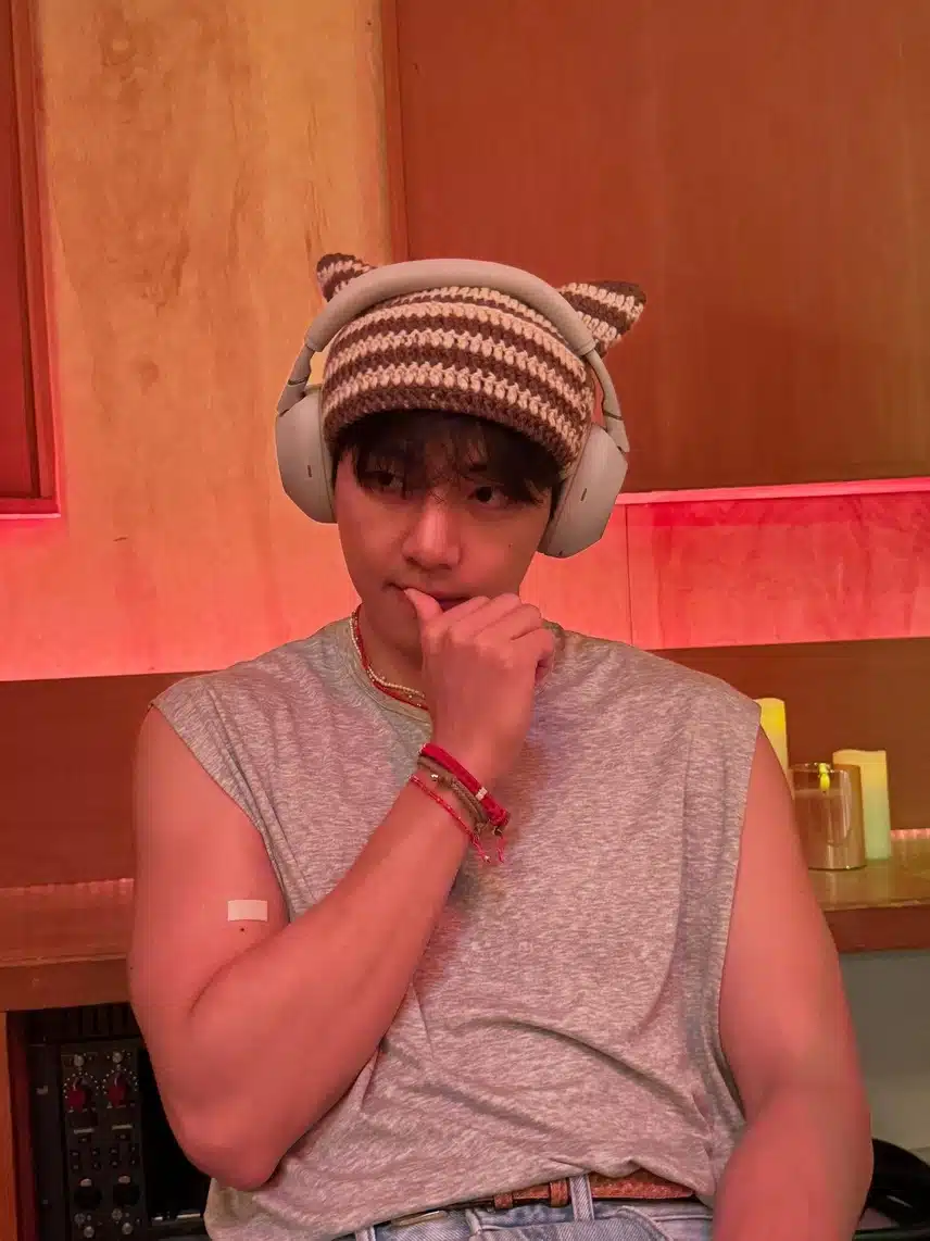 I love that cute face and those angry arms ㅠㅠㅠ