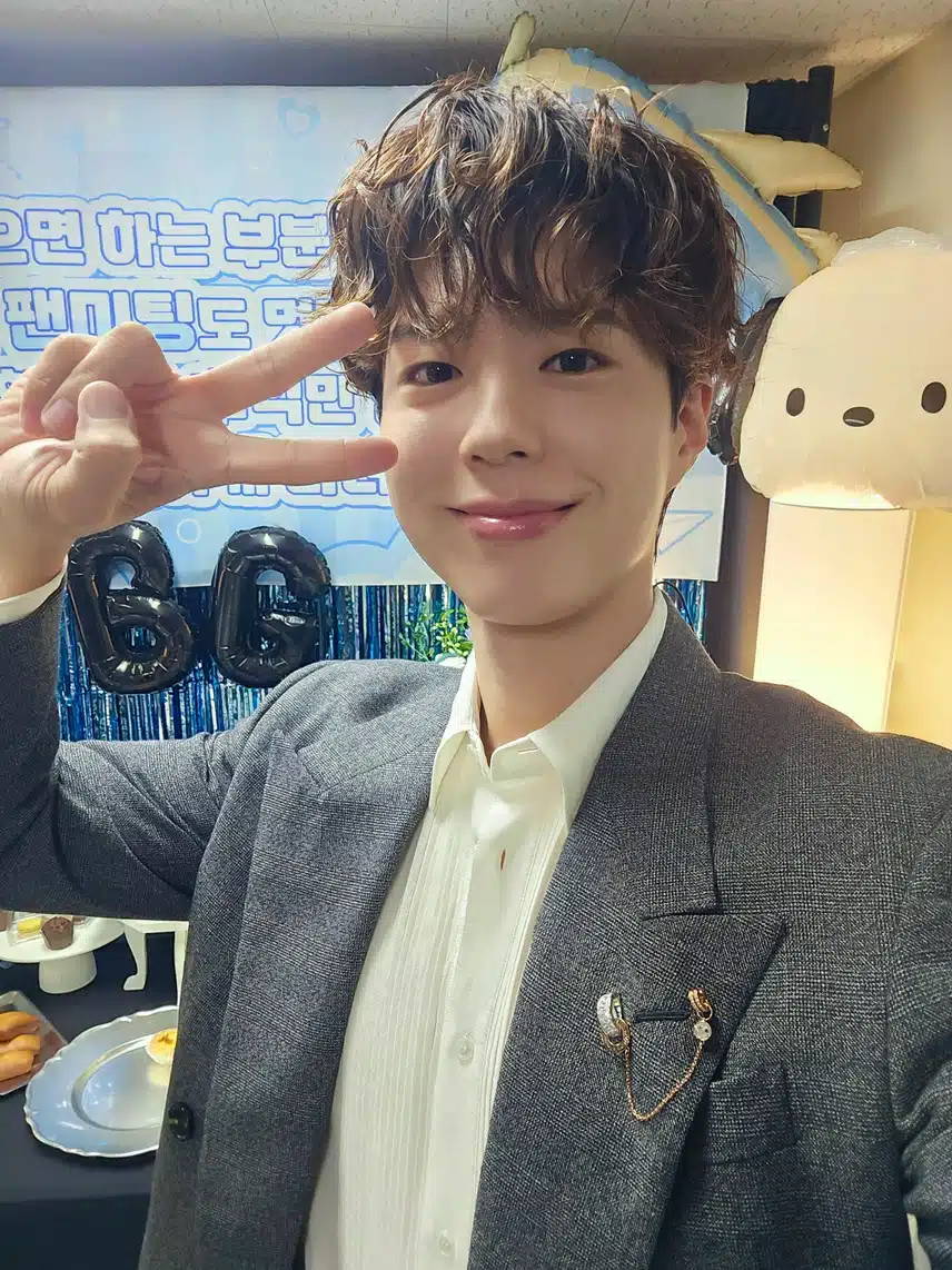 서울 팬미팅 무사히 마친 보검님 사진입니다.