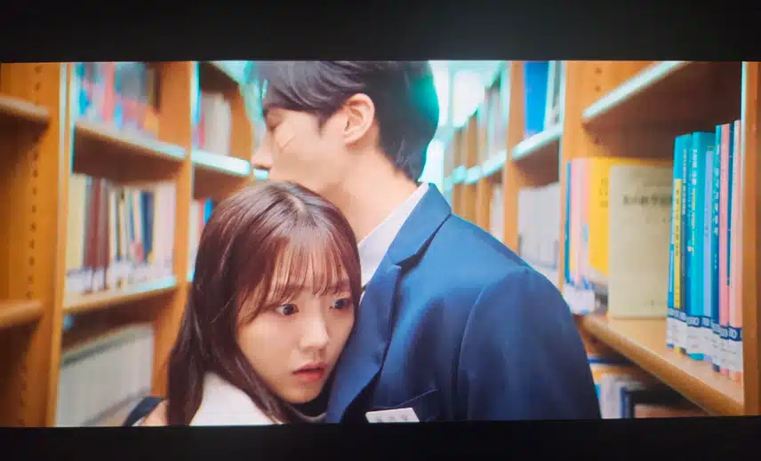 오 진짜 도서관에서... 심쿵장면이죠 ㅋ