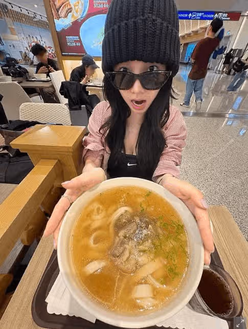 카리나, 이 극단적 앵글서도 살아남은 AI 미모