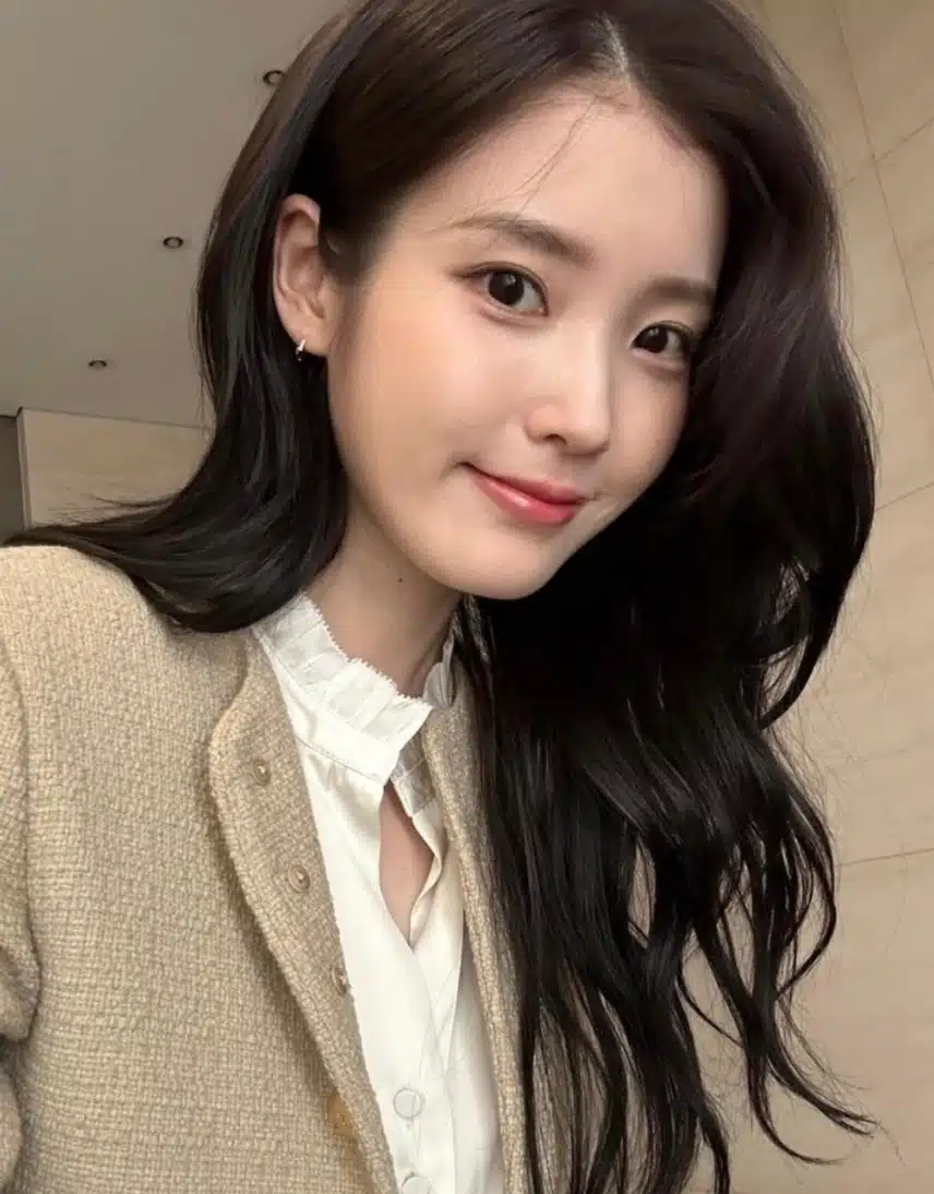 아이유 차분한 분위기 예뻐요ㅋㅋㅋ