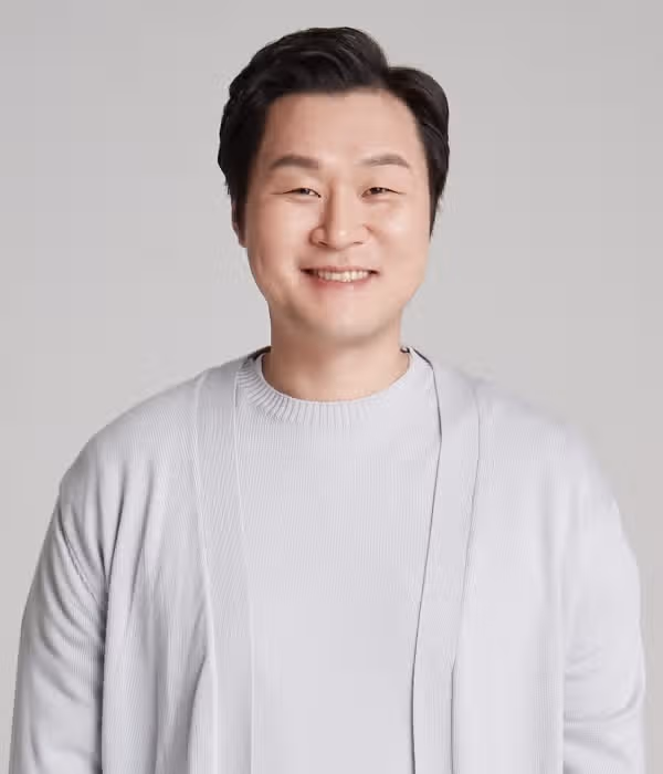 윤경호 프로필 총정리! 필모그래피 학력 아내 MBTI 키 나이까지