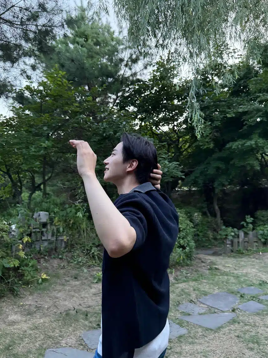 Tháng Tám Shiba? Cập nhật Instagram của Junho
