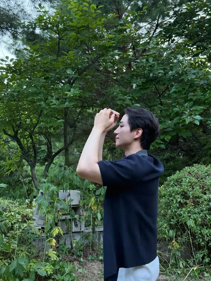 Tháng Tám Shiba? Cập nhật Instagram của Junho