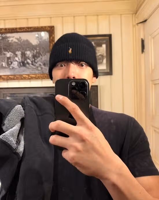 Woobin uploaded photos from his daily life.