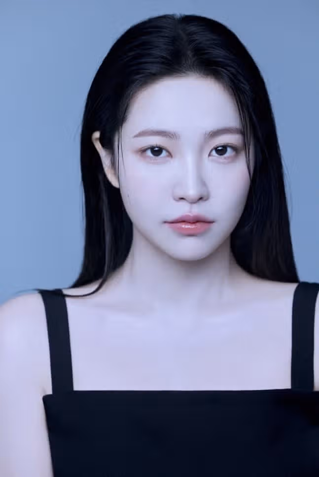 Yeri của Red Velvet → Nữ diễn viên Kim Ye-rim đứng một mình