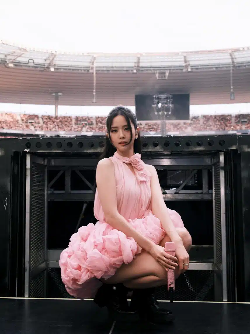 Blackpink's Jisoo, a goddess in Paris