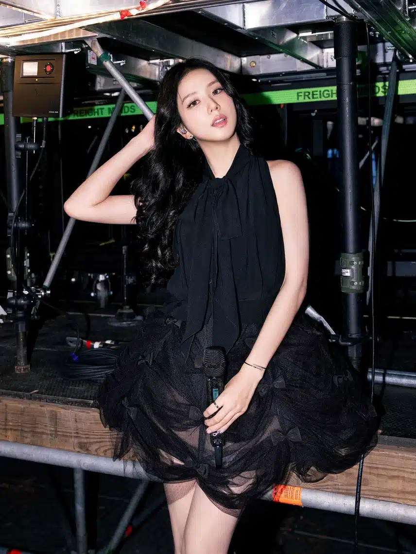 Blackpink's Jisoo, a goddess in Paris