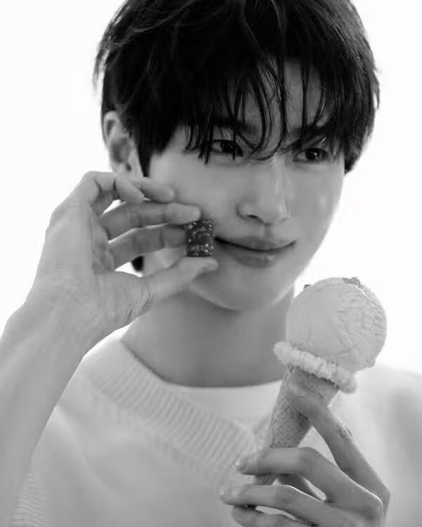 Fotografía publicitaria en blanco y negro de Byun Woo-seok de Baskin-Robbins