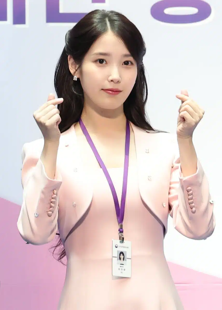 아이유가 인천공항본부세관에...?!?!