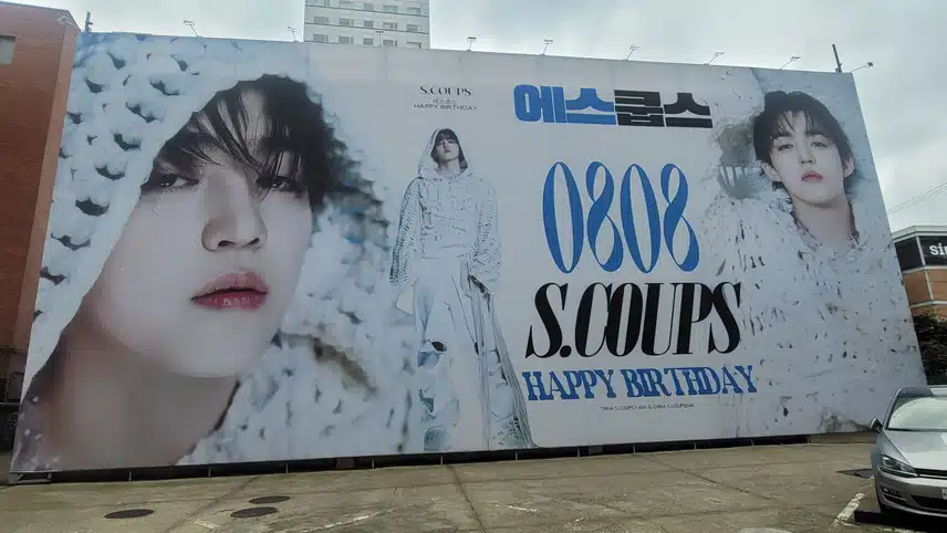 Iklan besar 🌟S.Coups🌟 terlihat di Seongsu-dong