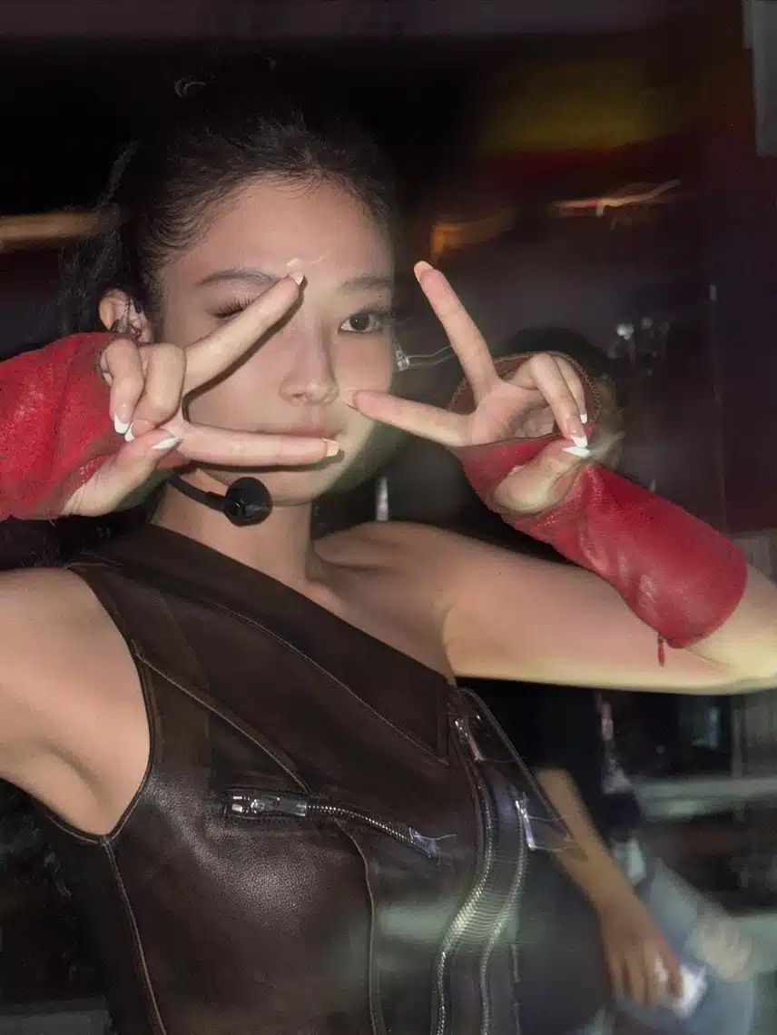 Hot and pretty Jennie Insta up in Paris too!
