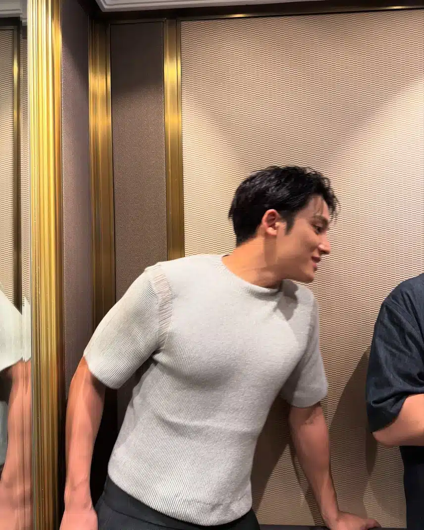 긱시크 안경이 잘 어울리는 민규 인스타 업 ! 