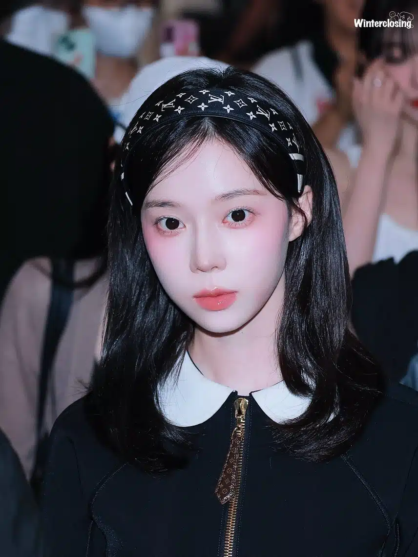 Công chúa Mùa đông diện nguyên bộ Louis Vuitton ngày hôm nay