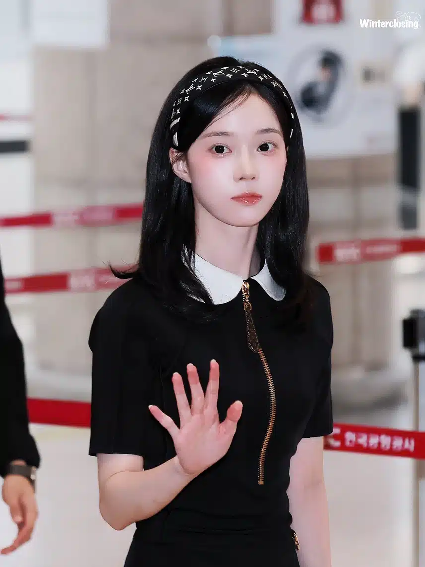 Công chúa Mùa đông diện nguyên bộ Louis Vuitton ngày hôm nay
