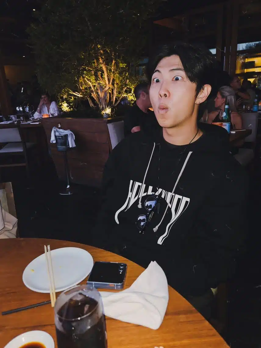 BTS 的友好表情包总是让人赏心悦目