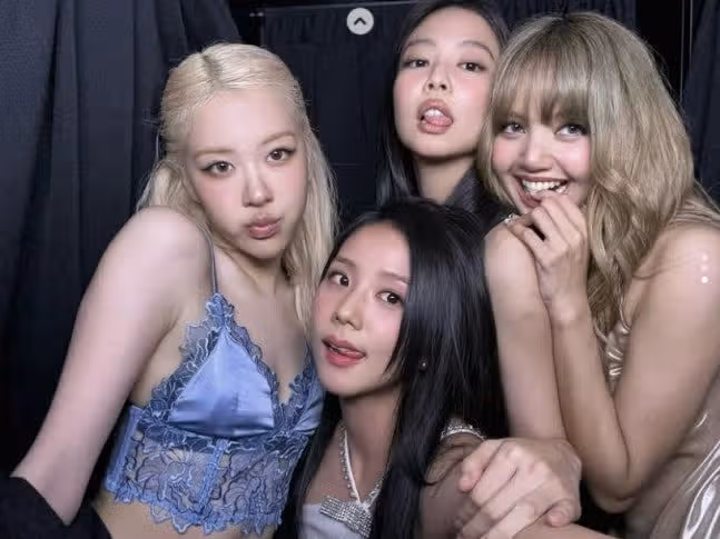 Blackpink is already celebrating its 9th anniversary.. Congratulations!