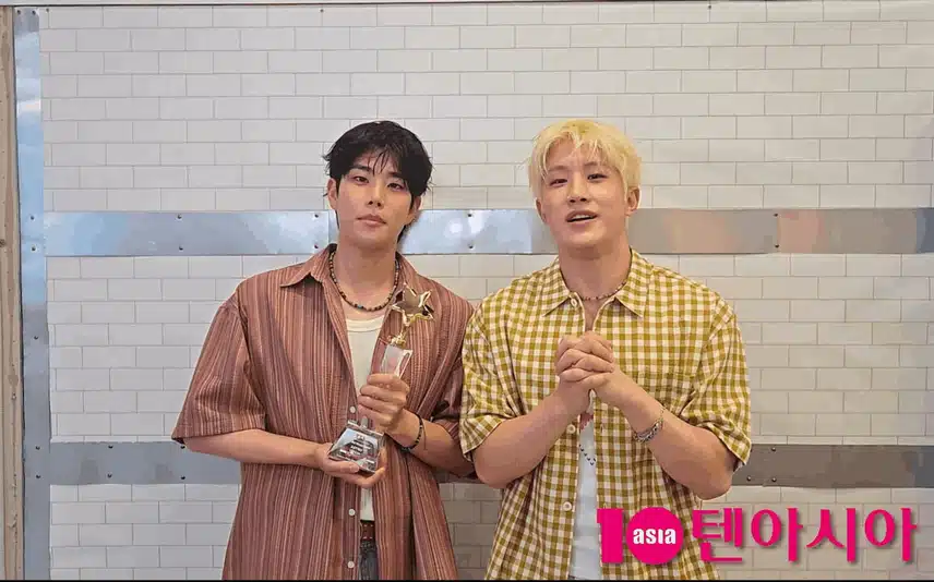 Astro remporte la première place dans la catégorie groupe d'idoles masculines aux TOP TEN Awards