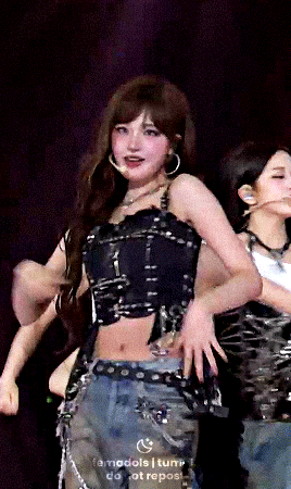 리즈님이 너무 스타일리쉬하고 예쁘네요.