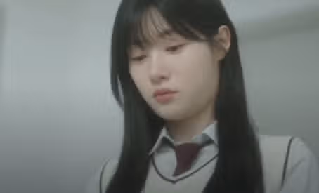 강효민은 후천적 난독증 증상에 빠집니다. 