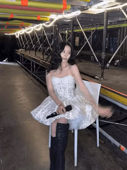 Jisoo takes over Milan with her stunning visuals
