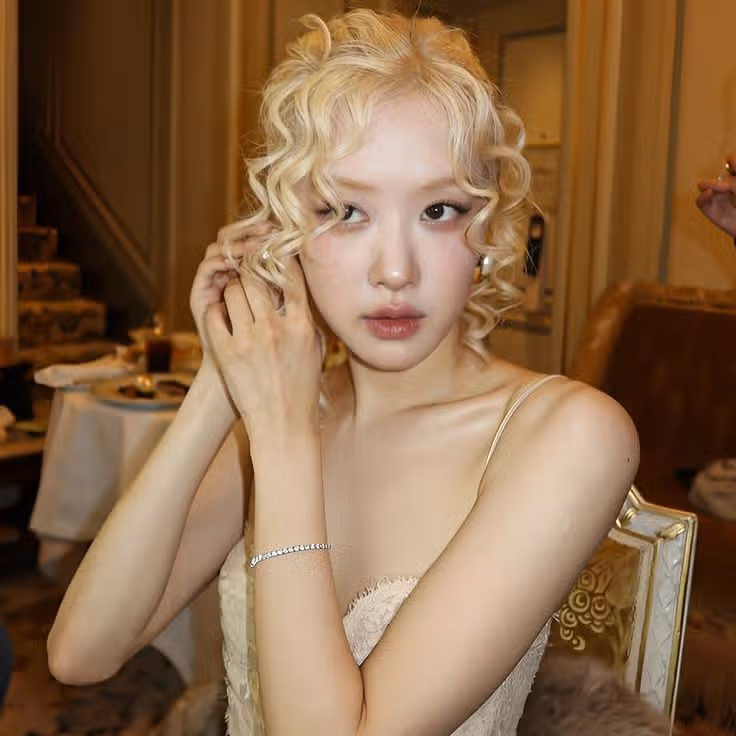 [2025 Latest] Is Rosé in a relationship? A complete summary of her 8 past boyfriends, evidence of her relationship with Suzy, and her ideal type!