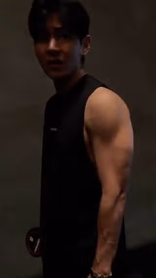 BTS' V shows off his amazing arm muscles on Weverse
