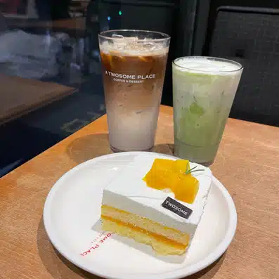 투썸 플레이스 음료랑 케익 너무 맛있어요
