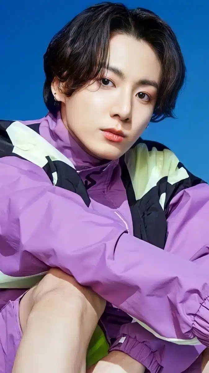 아웃도어 패션도 너무 잘 어울리는 정국님이네요.