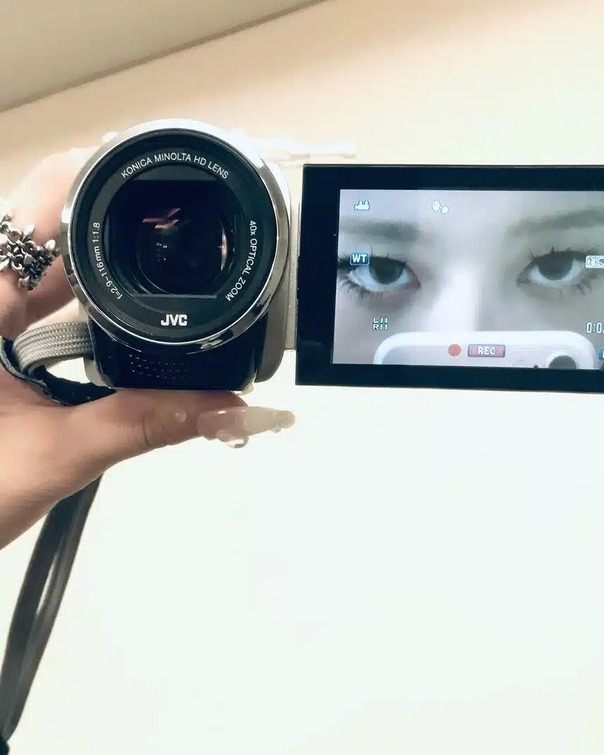 Eyebrow Insta Up with a chic look!