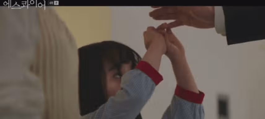 윤석훈은 자신의 일을 해나가는데요​
