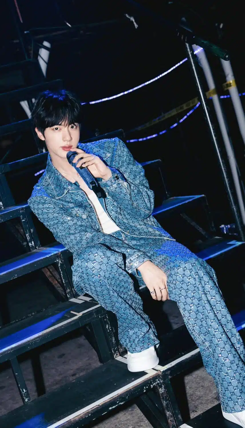 I performed wearing clothes made by Gucci.