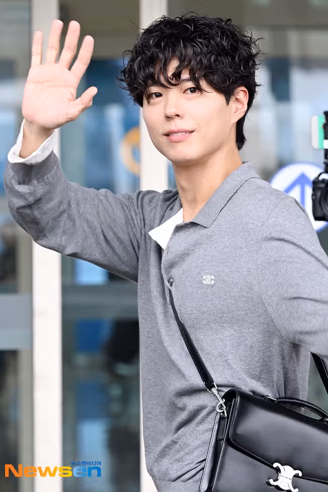 싱가포르 팬미팅 일정때문에 출국하고있는 보검님
