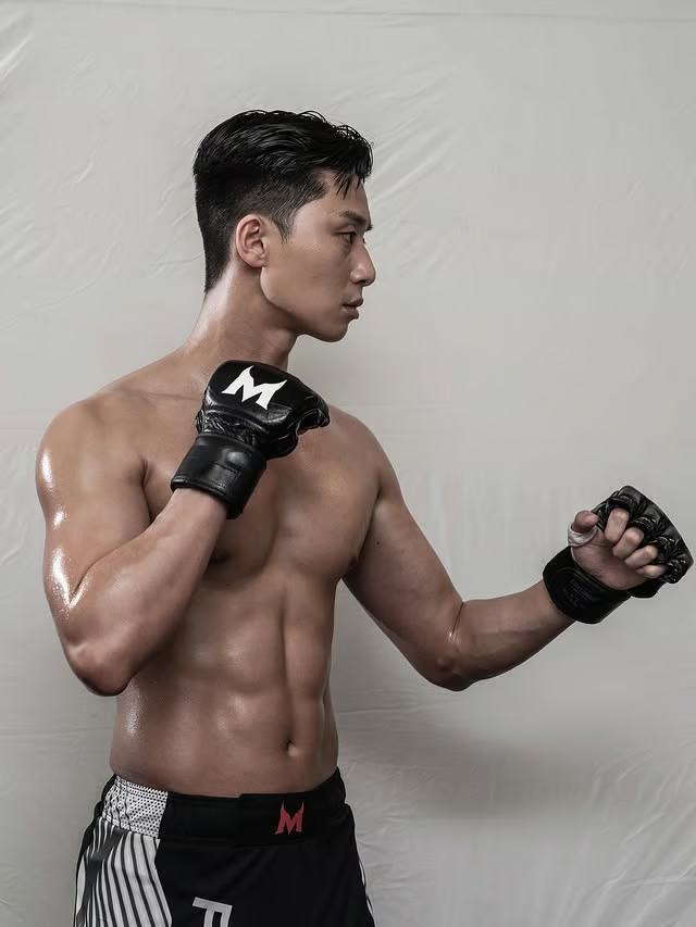 어제 본인 인스타에 자축이라며 사진올린 서준님