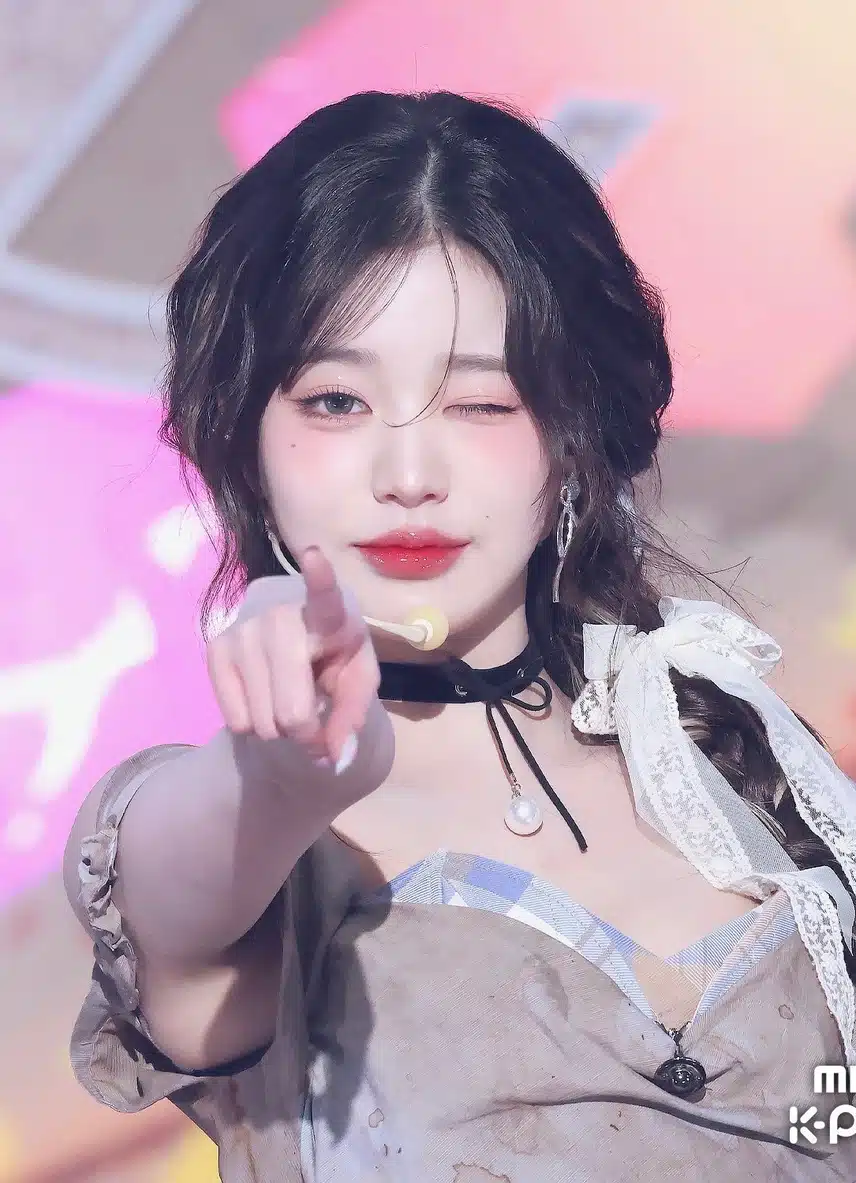 I want to be picked by Wonyoung😌💕