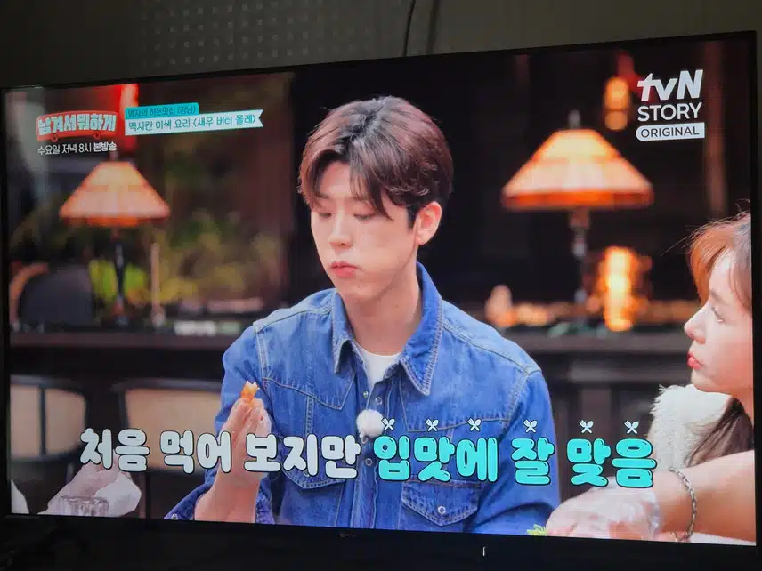 박지현님 남겨서 뭐하게에 나와 먹방 제대로 보여주네요