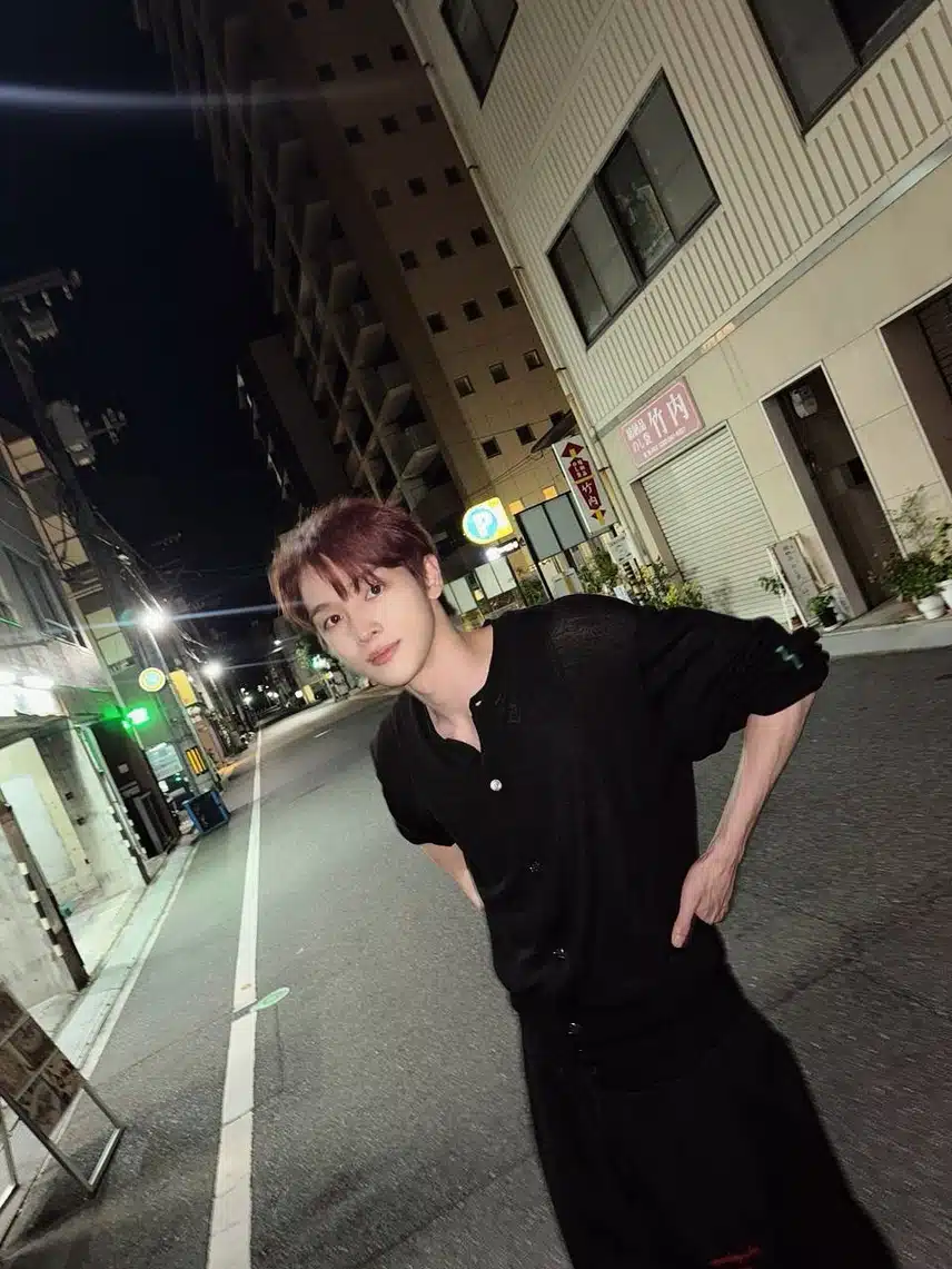 성찬하고 은석 올블랙 패션입고 일본 길거리