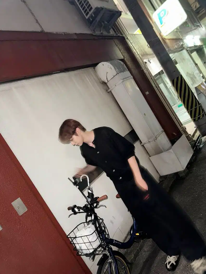 성찬하고 은석 올블랙 패션입고 일본 길거리