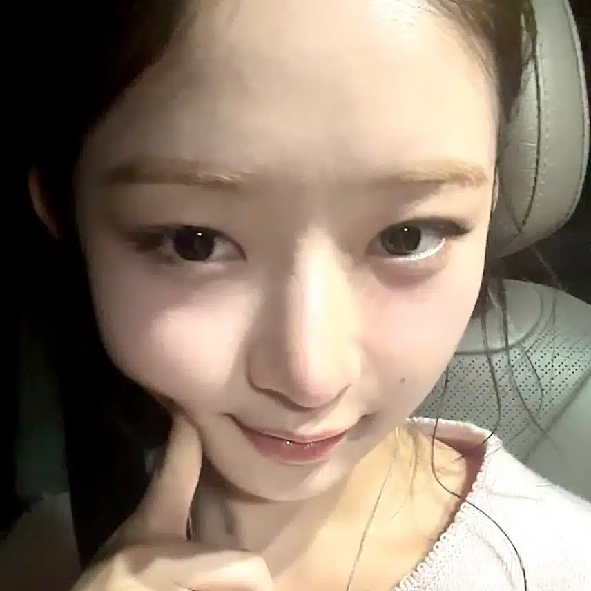 동글 동글 너무 귀여운 아이브 레이의 셀카 