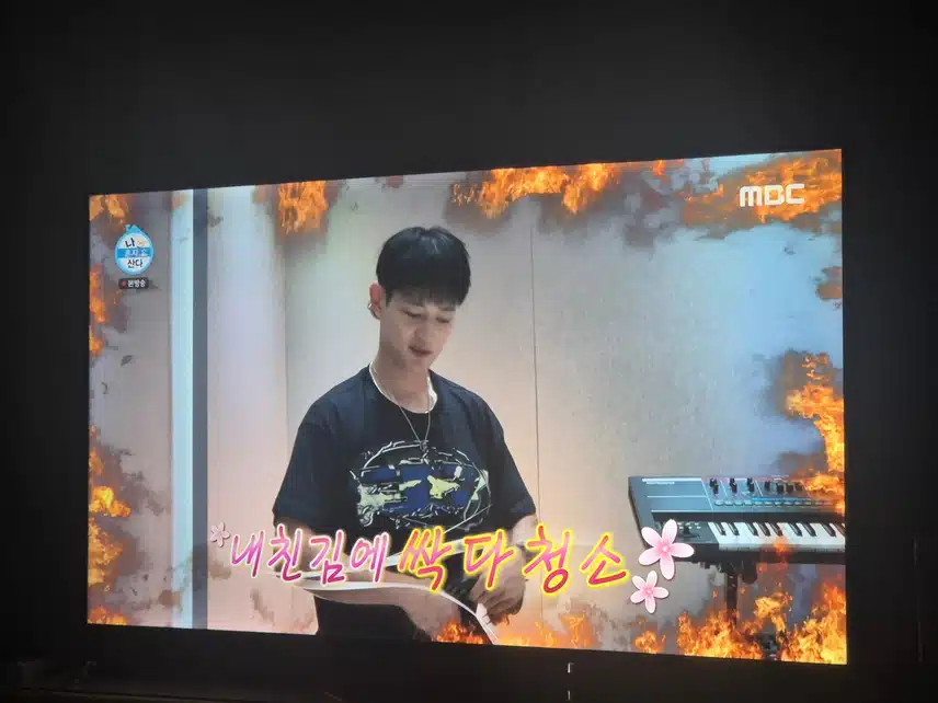  샤이니 민호님은 청소할때도 화이팅 넘치네요