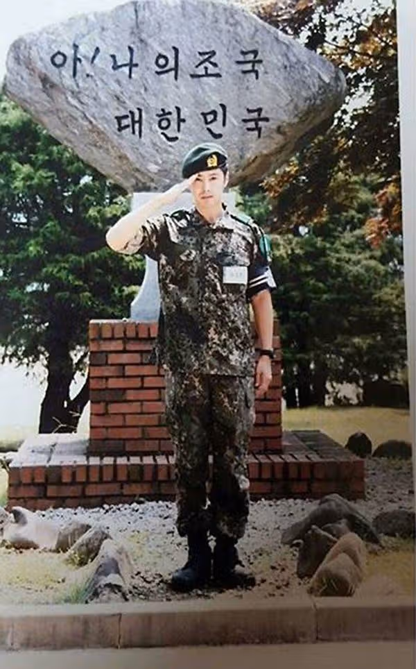 Il membro dei TVXQ è considerato una delle celebrità che hanno prestato servizio nell'esercito?