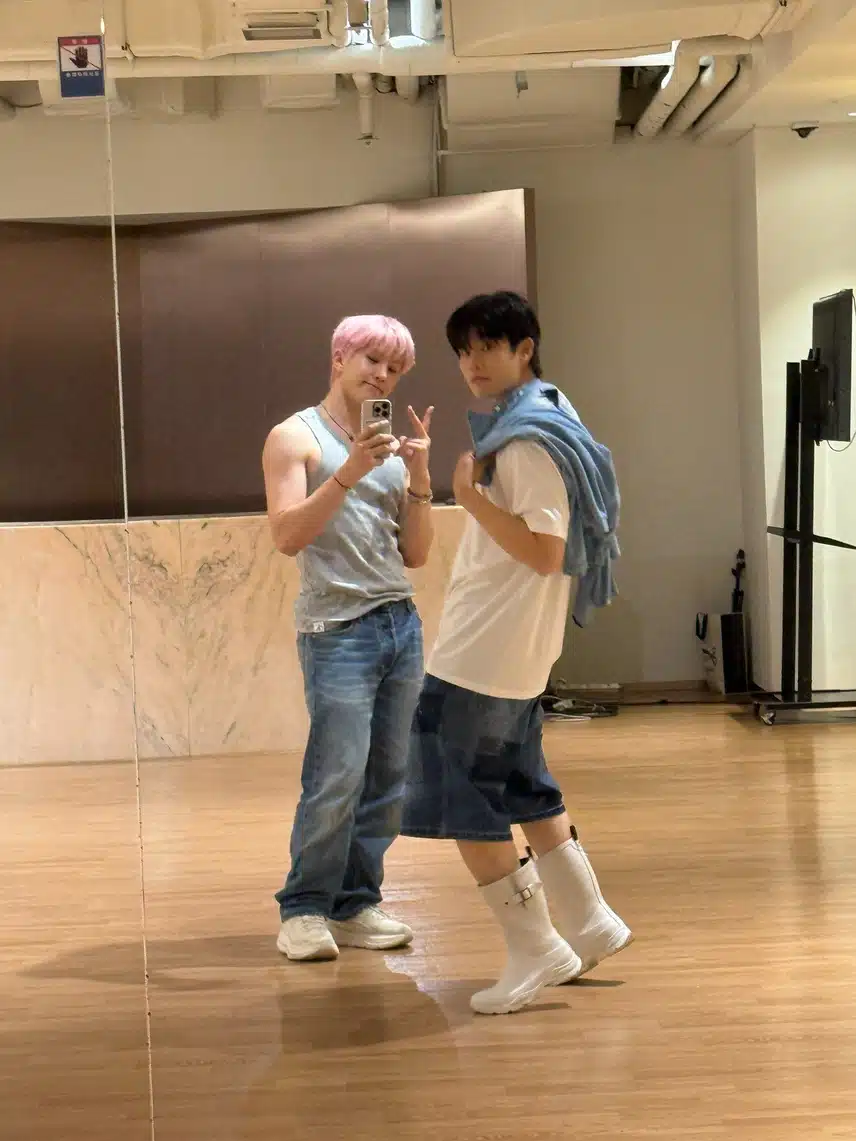 첫 방송을 앞두고 열심히 준비하는 주니지니