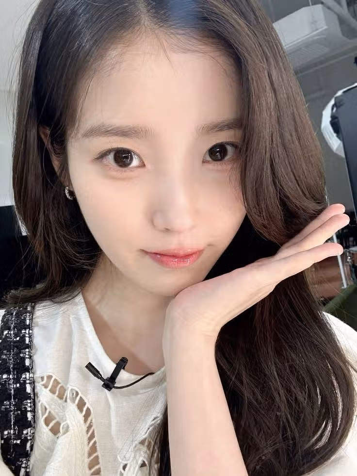 IU's selfies are so cute and nice.