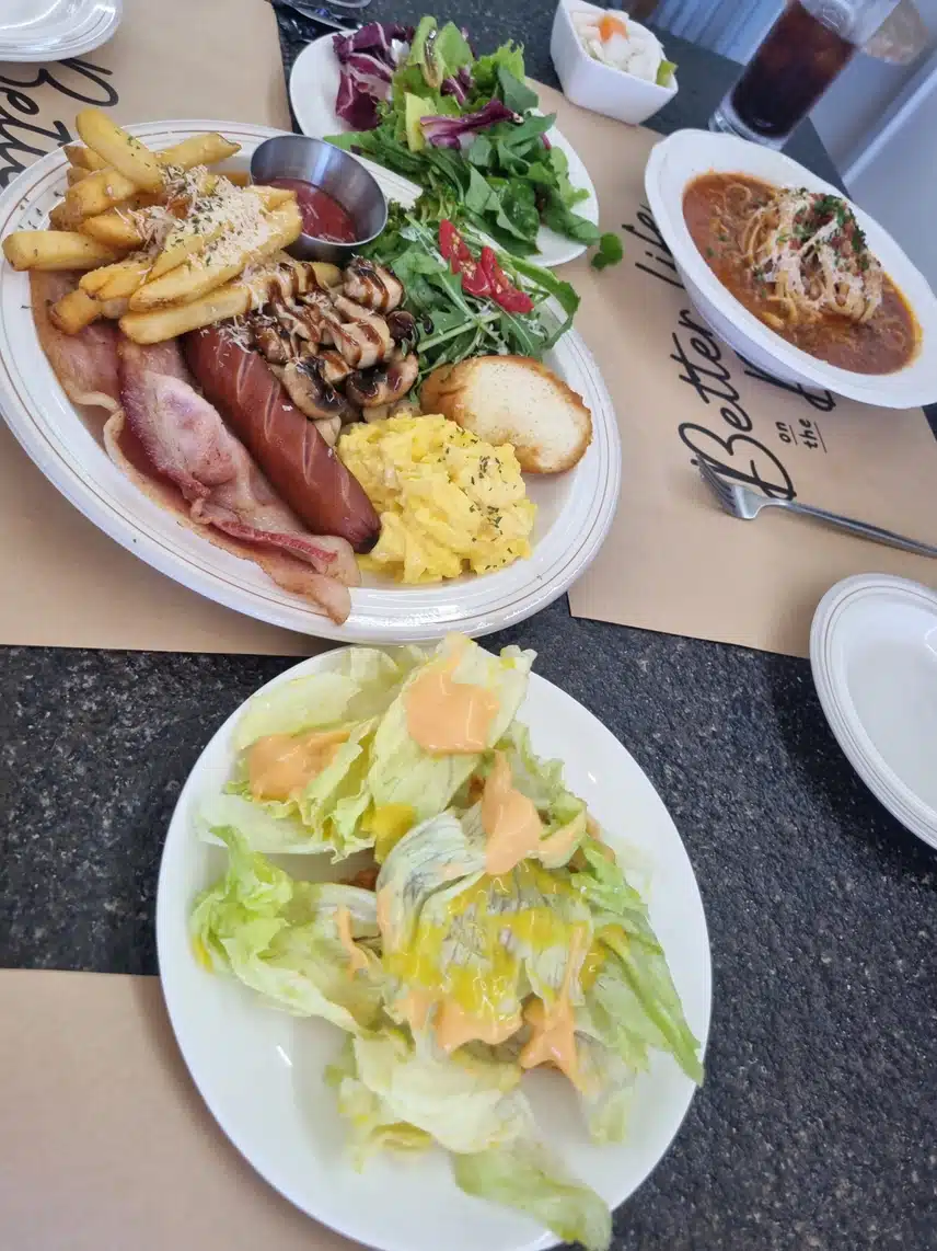 맛있는 브런치가 있는 카페에 가니 즐겁다
