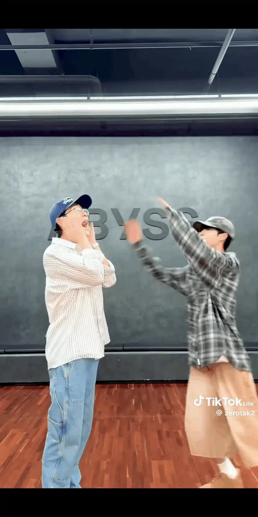 동원이와 주시고 댄스 챌린지 했네요 
