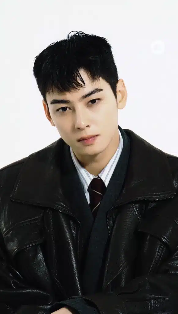 짧은 머리하고 이목구비가 더 돋보이는 차은우